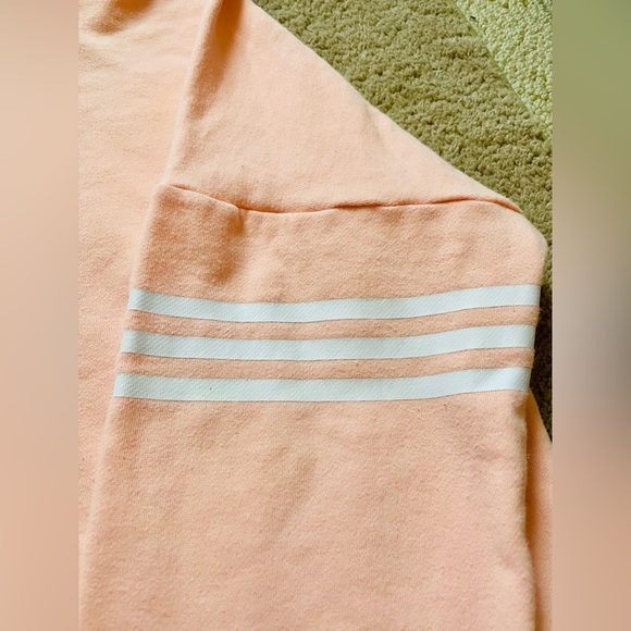Adidas Sweatshirt! 🎀 - Picture 3 of 6